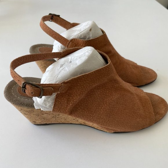 COPY - Comfortable Suede Wedge Heel Sandals for Women in Tan Sz 9 EUC - Picture 2 of 11